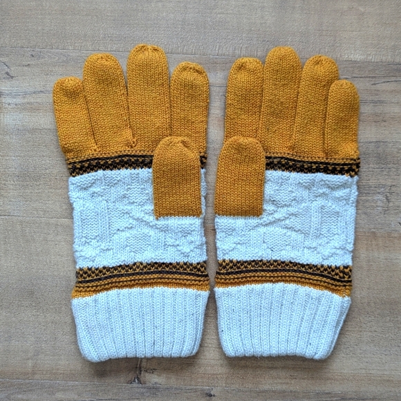 NWOT! Smartwool Popcorn Cable Honey Gold Gloves - Picture 4 of 7